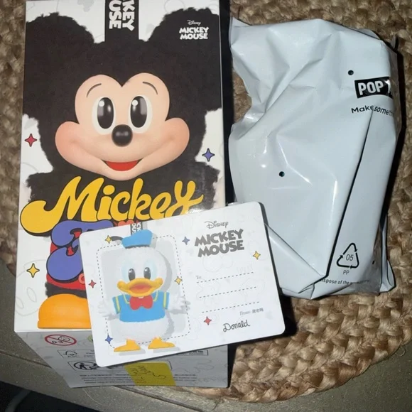POP MART *Donald* Mickey and Family - Picture 4 of 7